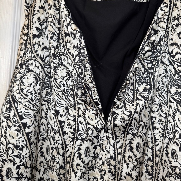 Elliatt Black & White Floral Print Dress | Size S - Picture 5 of 13